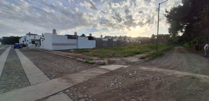 VENTA DE TERRENO EN ESQUINA /FRACCIONAMIENTO  BRISA ESMERALDA