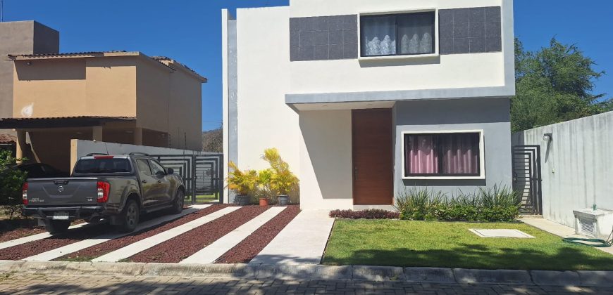 CASA AMUEBLADA EN RENTA / Fraccionamiento LA HIGUERA 🌳