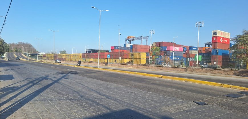 TERRENO + CONSTRUCCION. A PIE DE BLVD COSTERO MIGUEL DE LA MADRID * SECTOR 8