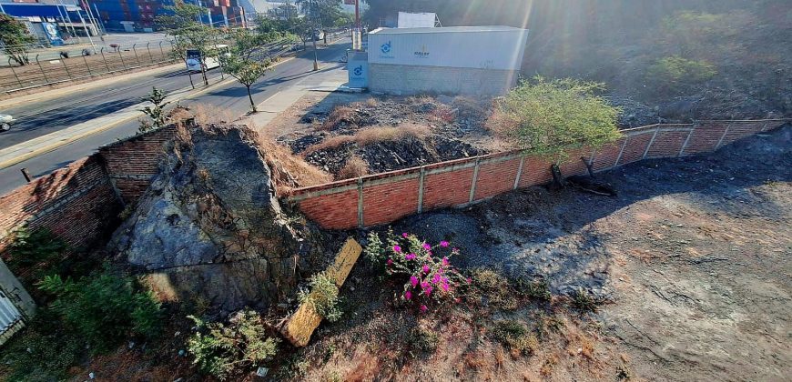 TERRENO + CONSTRUCCION. A PIE DE BLVD COSTERO MIGUEL DE LA MADRID * SECTOR 8