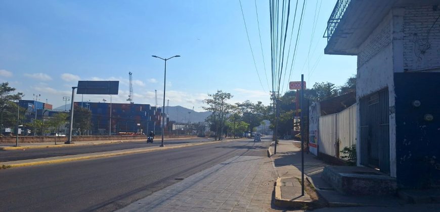 TERRENO + CONSTRUCCION. A PIE DE BLVD COSTERO MIGUEL DE LA MADRID